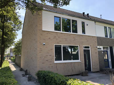 Nicolaas Beetslaan Bladel Buitengevel isolatie afgewerkt met steenstrips